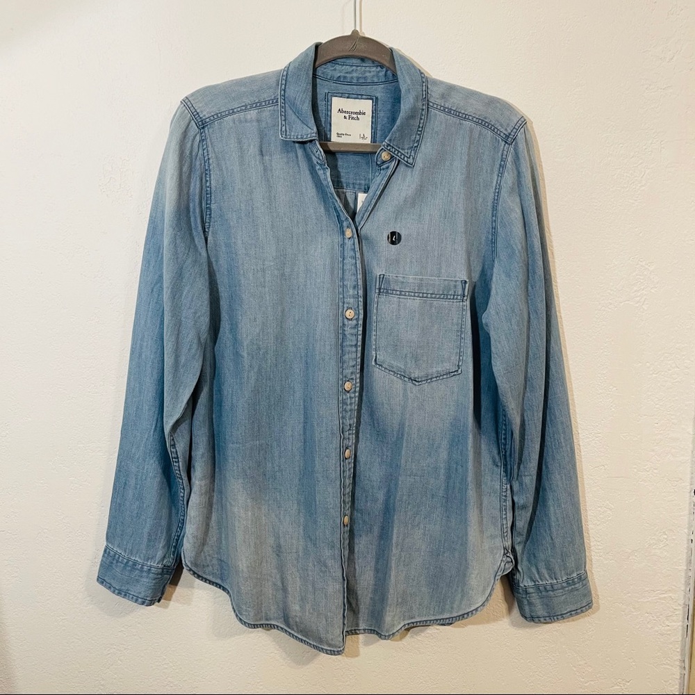 NWT ABERCROMBIE Button Down Denim Shirt 👕